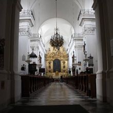 静かな教会内部