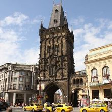 王の道の入り口にある火薬塔