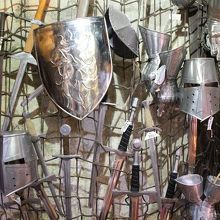 中世の武器や防具がたくさん