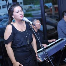 毎週土曜日、生バンド