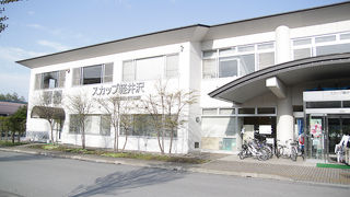 広くて子供が喜ぶ滑り台などもあっていいプールがあります