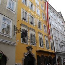 モーツァルトファンで賑わっています