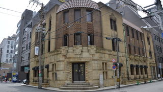 昭和モダンのアールデコ風の芝川ビルは女子短大のはしりの花嫁学校だった