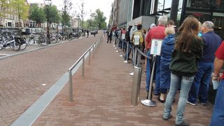 いつも行列。オンラインで申し込みがbetter