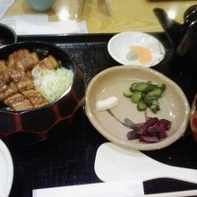 こっちは豪華な　ひつまぶしで〜す。