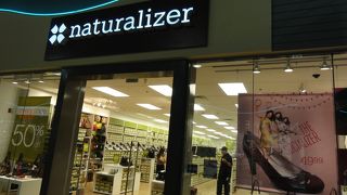 80年の歴史あるブランドの靴屋さん。