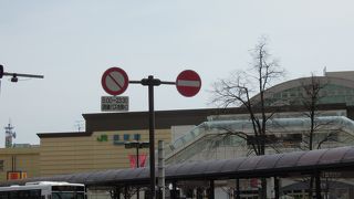 駅前はバスの停留所