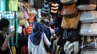 人混みと露天の多さに面食らいました。。。