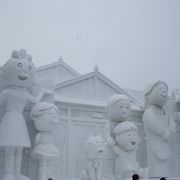 大きな雪像