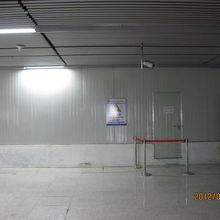 出来上がった地下鉄出口、