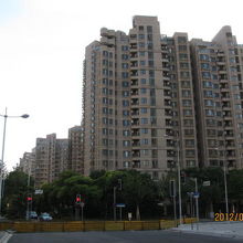 周りは高級住宅地です。