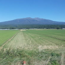 駅付近からの鳥海山