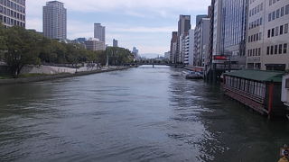 大阪を代表する橋のひとつです