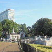 ハイドパークから見たホテルの外観