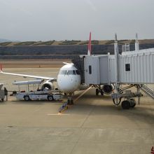 大阪伊丹からJAL E170で到着