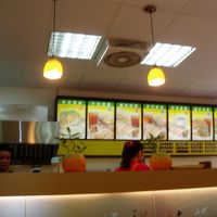 大通りをはさんでこんな店がありました