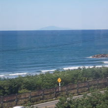 遠くに望む男鹿半島の寒風山方面