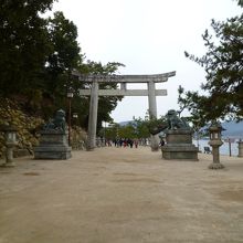 神社入口の鳥居