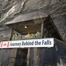 トンネルを出たら踊り場です。