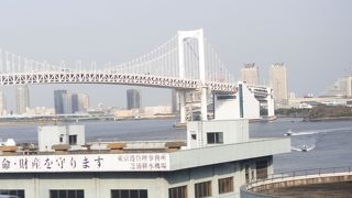 東京モノレールから見られるﾚｲﾝﾎﾞｰブリッジはとても綺麗です。