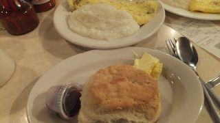 朝から行列ができる家庭料理店