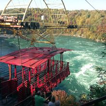 このゴンドラに乗って空中散歩です。