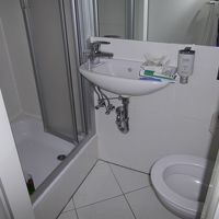 コンパクトにまとまったシャワー・トイレ