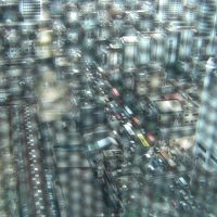 窓にはフィルムが張ってありますが、室内は暗くないです