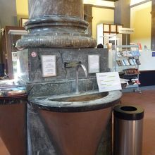 ここで温泉水を飲むことが出来ます