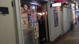 ＪＲ天満駅の高架下にあります