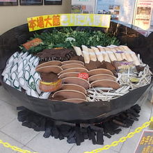 巨大なきりたんぽ鍋も駅構内に展示されていました