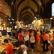 バザールの入り口付近