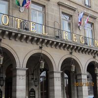 ジャンヌダルク像の目の前です