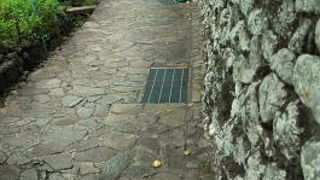 石垣がつづく集落