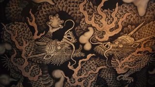 天井の双龍図が大迫力です!!