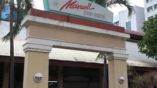 チャイナタウンにある衛生的な屋台系のフードコートです。