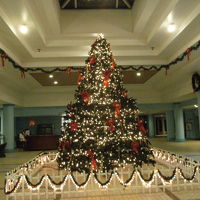 クリスマス時のホテルロビー