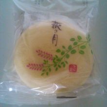 仙台銘菓　萩の月