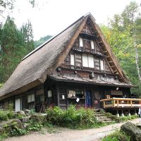 近くにある合掌造り民俗館
