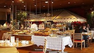 焼きたてのパンが食べ放題のランチ