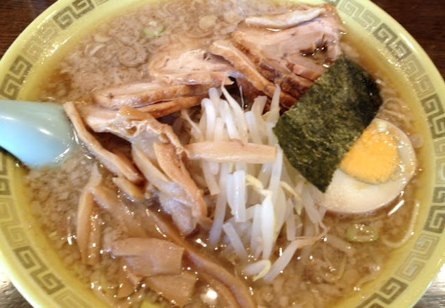 絶妙なうす味加減のラーメン店