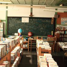 図書室（以前は、畳敷き＆コタツでした）