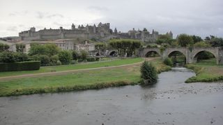シテに囲まれた町が当時のまま残っています