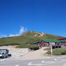 駐車場から見た魔王岳