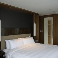 スイートのベッドルーム