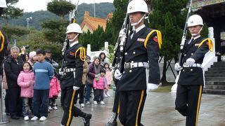 見事な衛兵の交代式