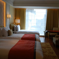 ツインルームにエキストラ（でも同じサイズ！）ベッド。