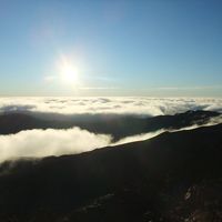 ハレアカラ頂上からのサンライズと雲海。ホテルから車で２時間