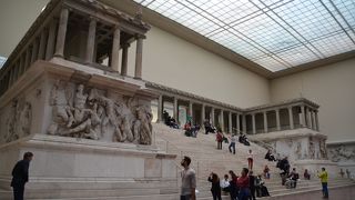 ペルガモン博物館：「ゼウスの大祭壇」、「ミレトスの市場門」、「イシュタール門」が見るものを圧倒する