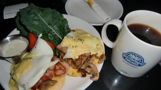 エッグベネディクトも美味しかった♪